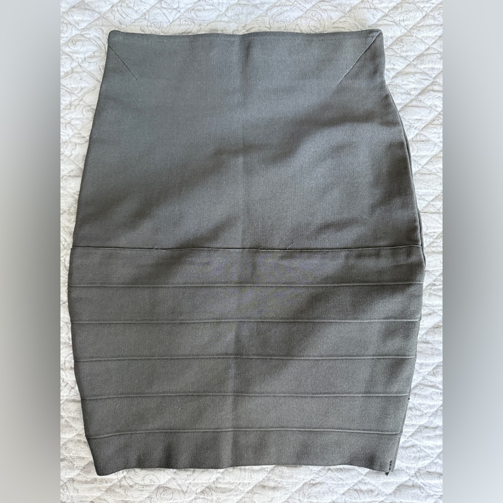 WOW couture skirt - Picture 2 of 2